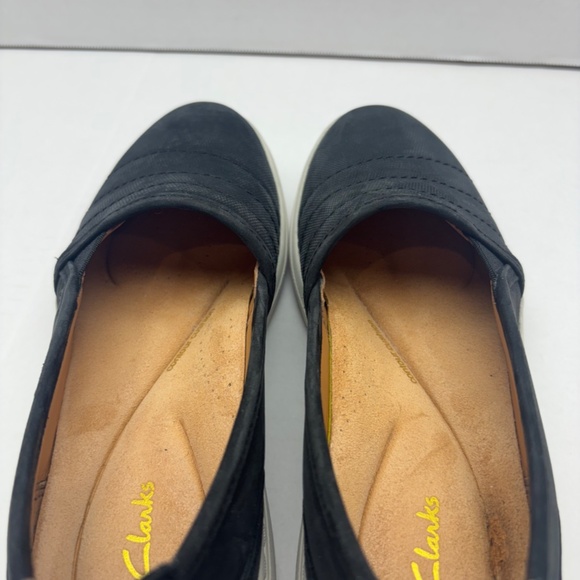 Clarks Black Suede Flat Walking Shoe Size 7 - Picture 7 of 9